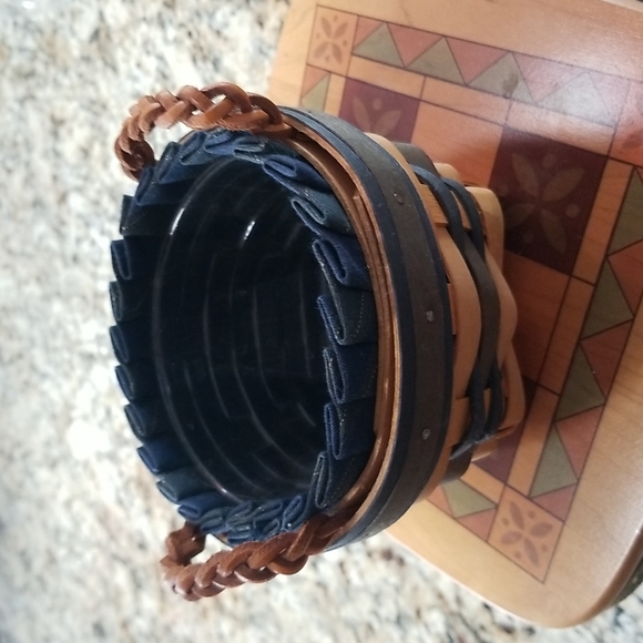 NWOT Longaberger Collectors Club Basket 1998 - Picture 3 of 6